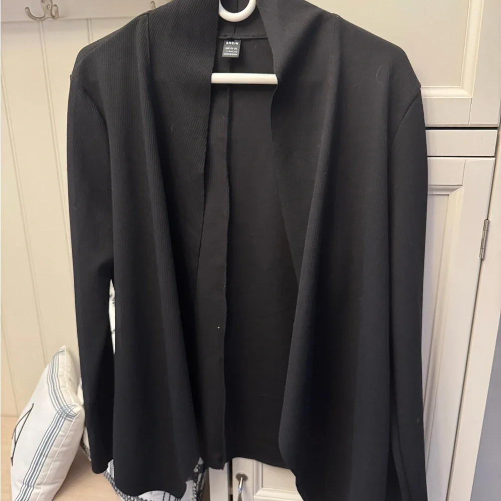 Shein black slight weight layering jacket coat - Picture 2 of 3